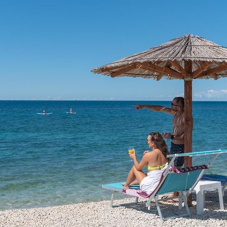 Villa Andrija Family Dream With Heated Pool At The Sea With Beautiful Garden, Outside Cinema And Kids Playground 法扎纳 外观 照片