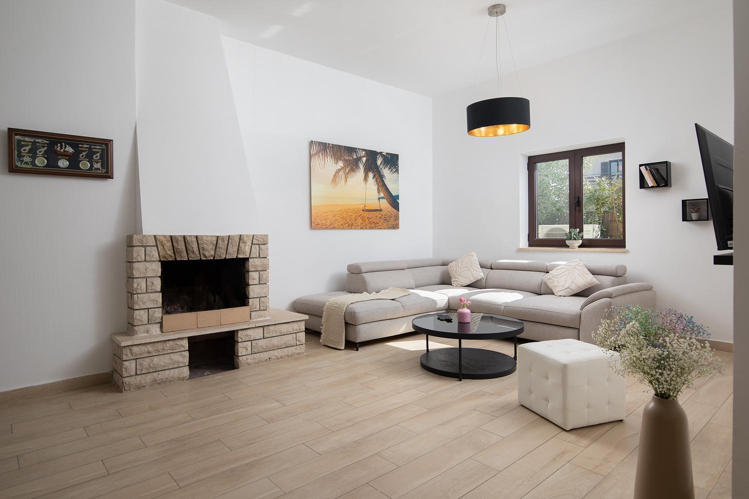 Villa Andrija Family Dream With Heated Pool At The Sea With Beautiful Garden, Outside Cinema And Kids Playground 法扎纳 外观 照片