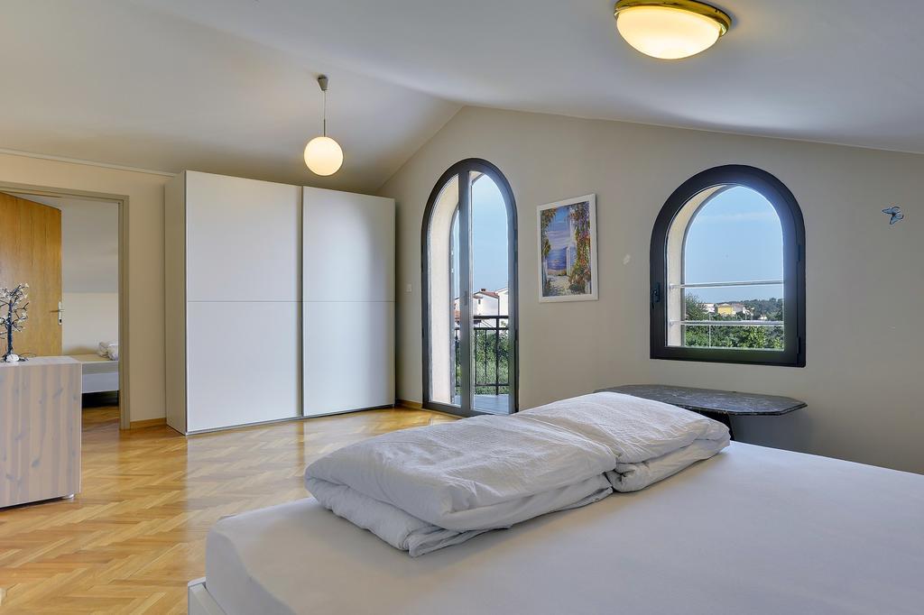 Villa Andrija Family Dream With Heated Pool At The Sea With Beautiful Garden, Outside Cinema And Kids Playground 法扎纳 外观 照片