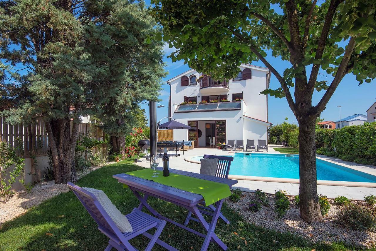 Villa Andrija Family Dream With Heated Pool At The Sea With Beautiful Garden, Outside Cinema And Kids Playground 法扎纳 外观 照片