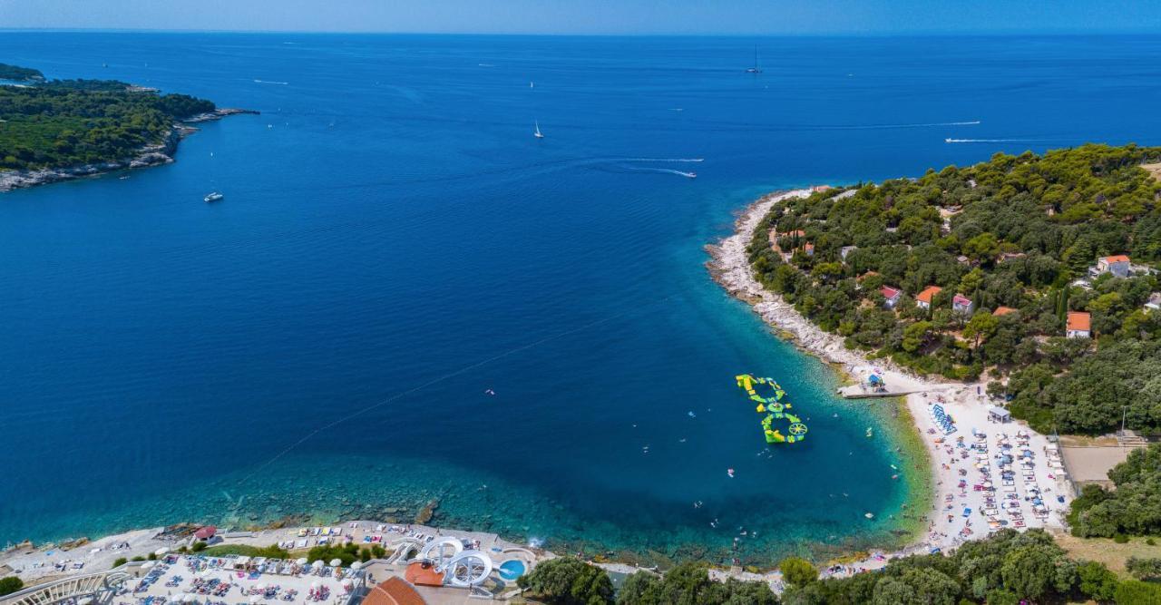 Villa Andrija Family Dream With Heated Pool At The Sea With Beautiful Garden, Outside Cinema And Kids Playground 法扎纳 外观 照片